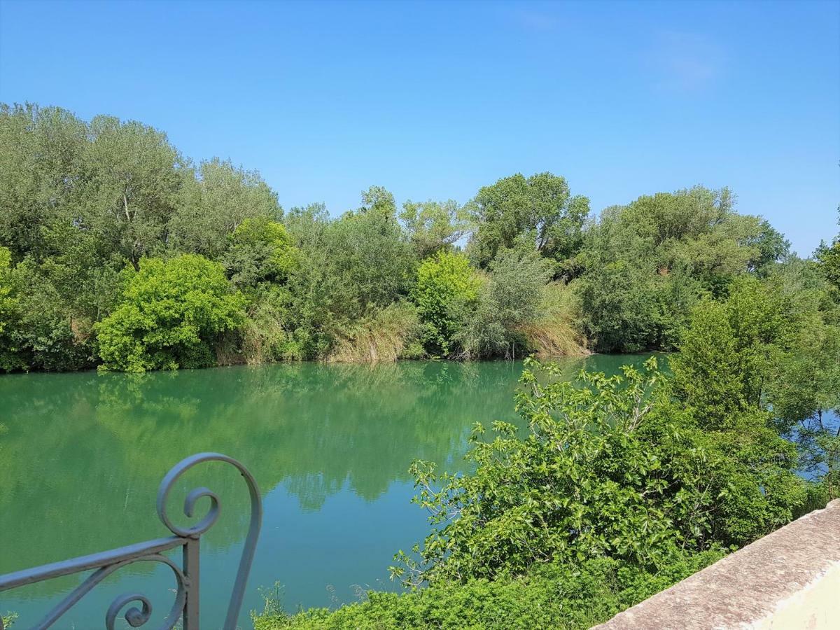 Gite Face A La Riviere -Proche Du Pont Du Gard- Montfrin Exterior photo